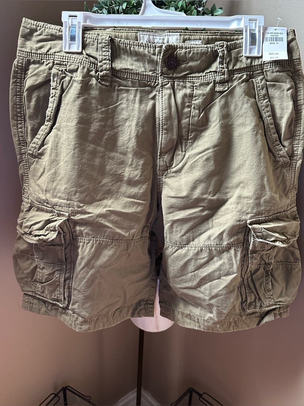 Abercrombie & Fitch - NWT Size 31 Men's Cargo Shorts in Olive Tan